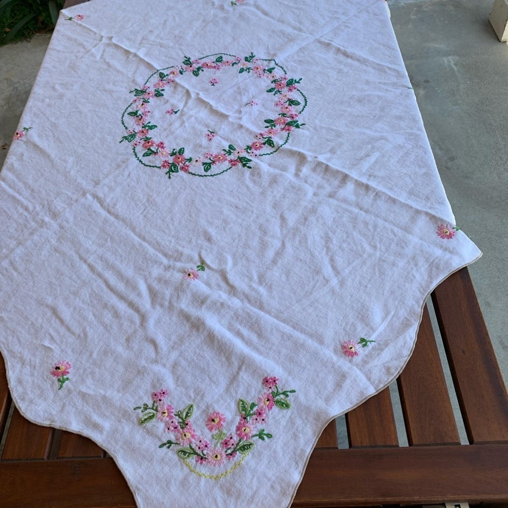 Table Cloths - Picture 4 of 6